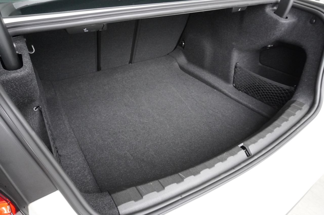 G20 330i Saloon RHD MX