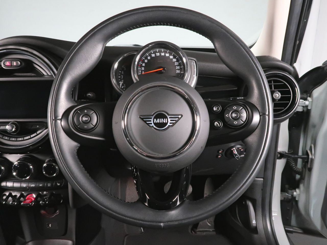 MINI F55 Cooper D 5dr Hatch LCI