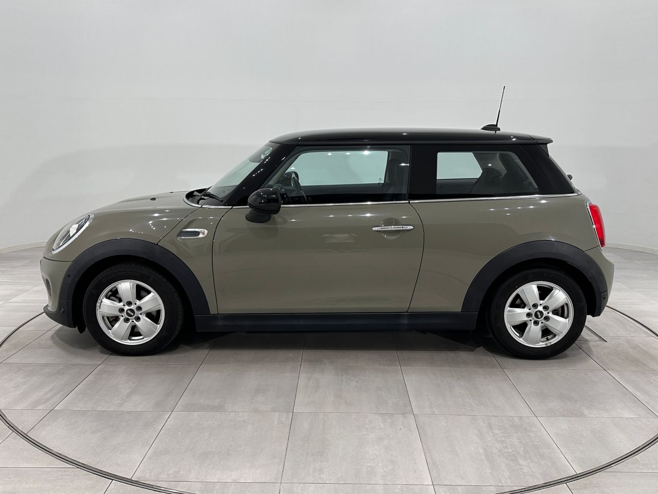 F56 COOPER D (AT)