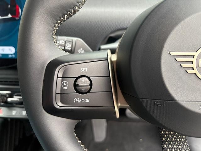 J01 MINI Cooper E
