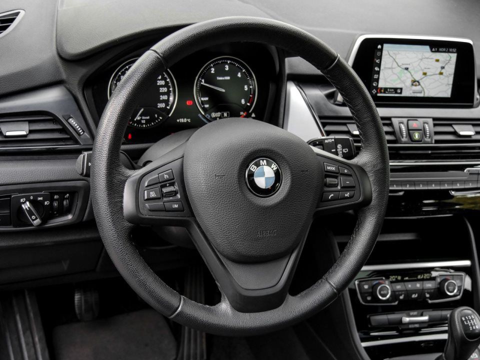 BMW 218