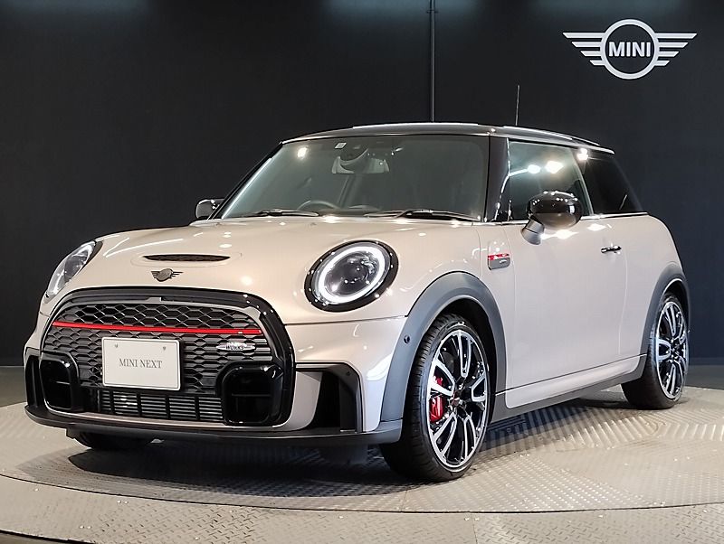 THE MINI JOHN COOPER WORKS.