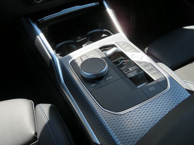 320d xDrive Berline RHD