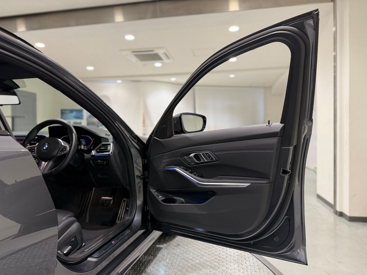 G21 320i RHD
