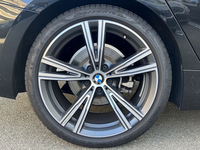 320d xDrive Berline RHD