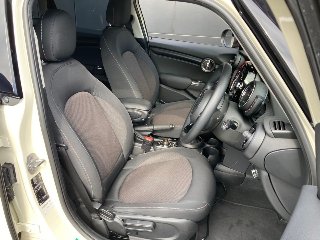 F55 MINI Cooper 5-Door Hatch LCI