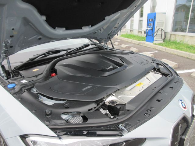 G26 i4 eDrive40 RHD