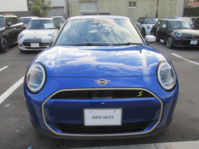 J01 MINI Cooper SE