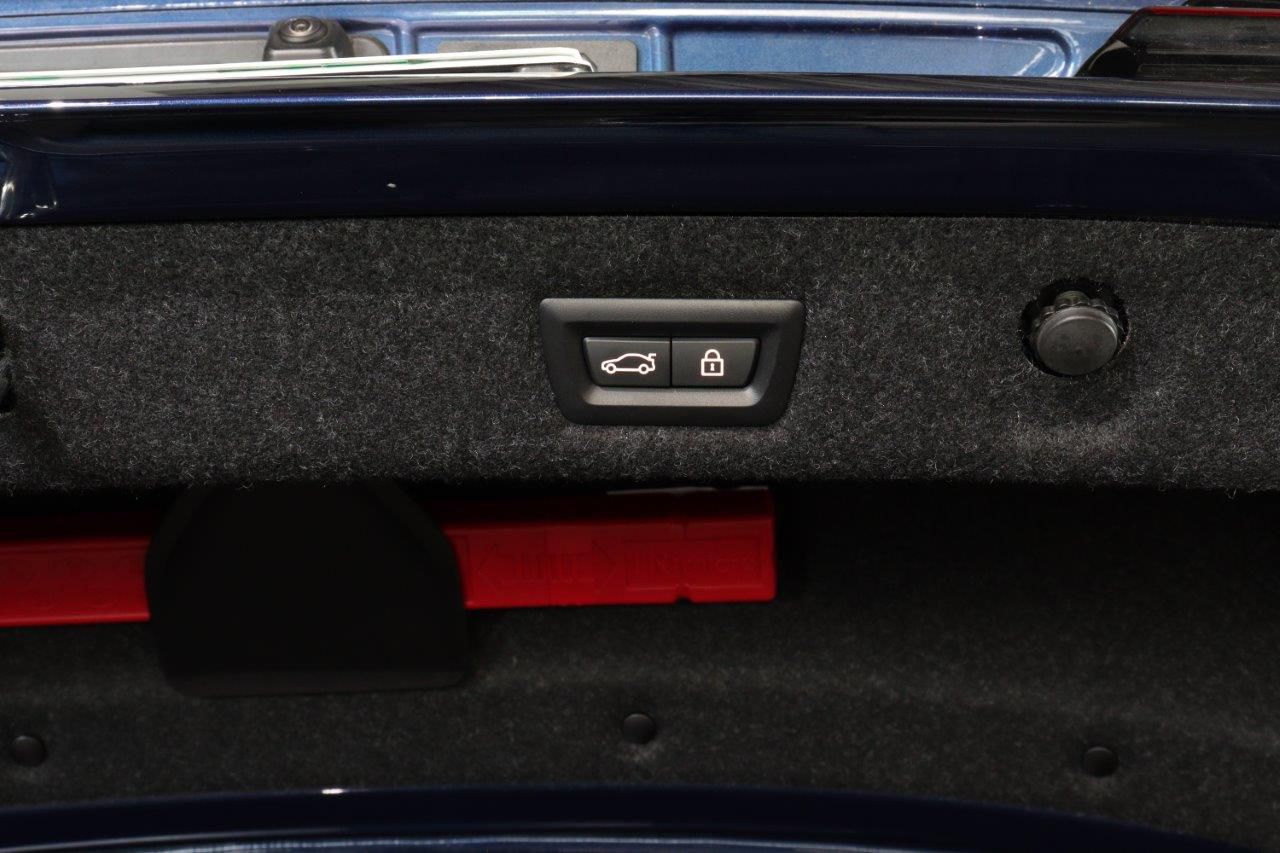 520d xDrive Sedan RHD