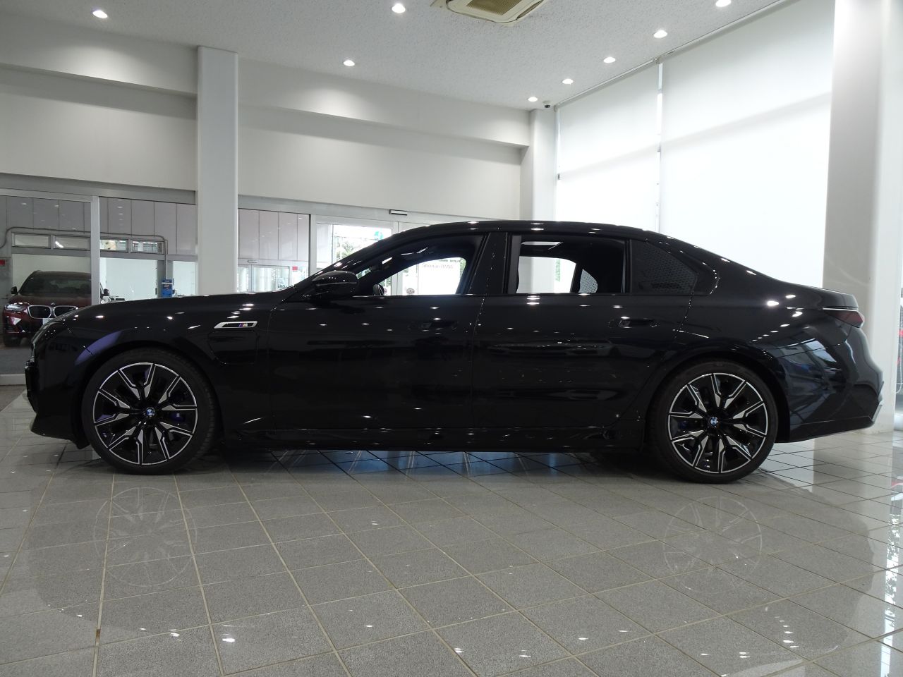 BMW i7 M70 xDrive Sedan RHD