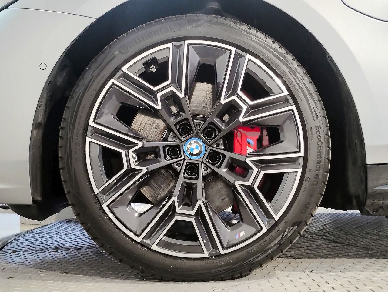 BMW i5 eDrive40 M Sport RHD