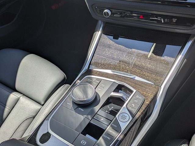 320d xDrive Berline RHD