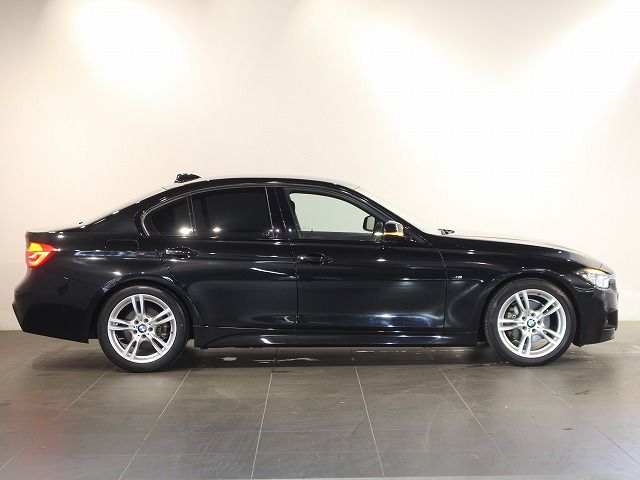 318I SEDAN RHD