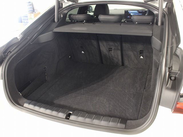 G26 i4 eDrive40 RHD