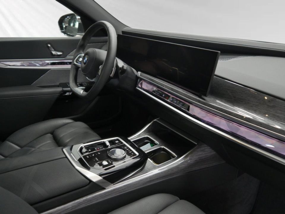 BMW 740