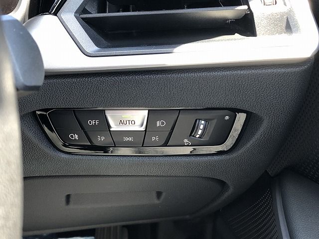 G20 320d xDrive RHD Saloon