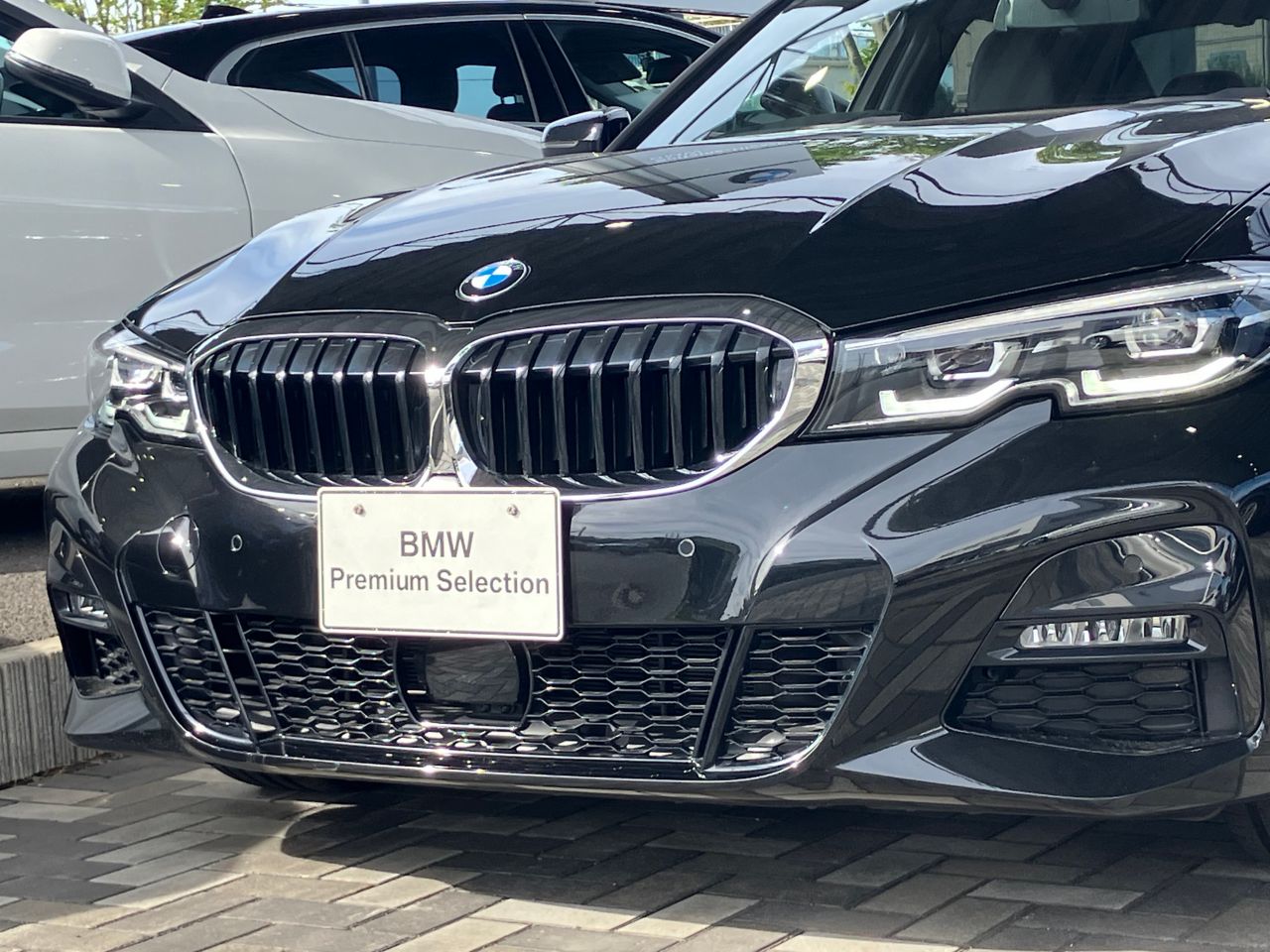 320i Sedan RHD