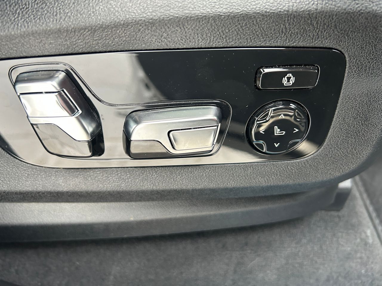 X7 xDrive40d RHD US