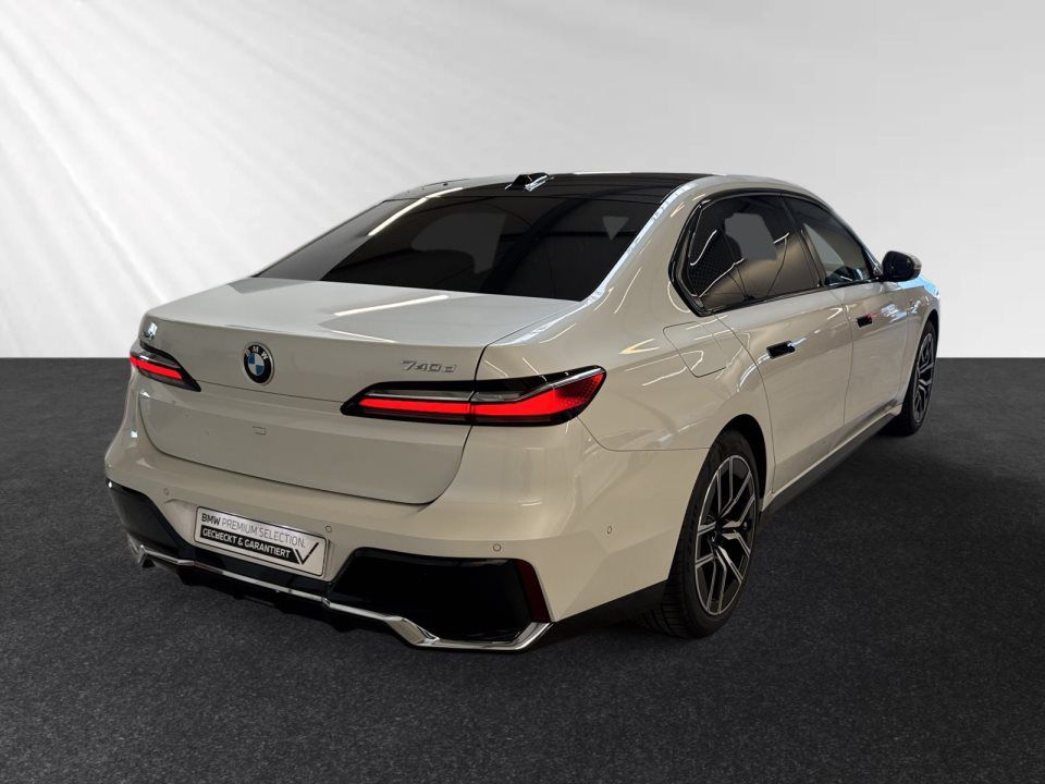 BMW 740