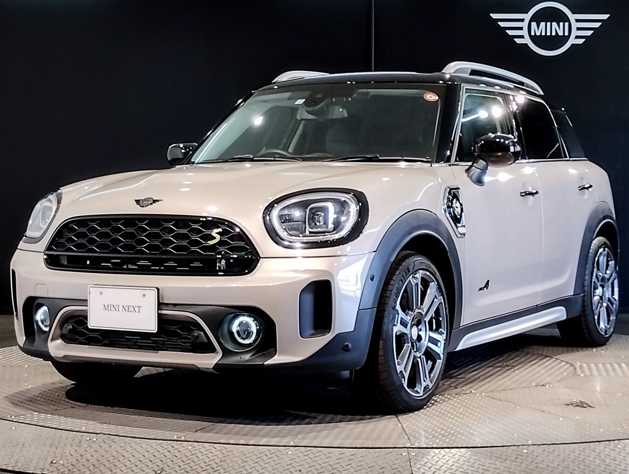MINI COOPER SE CROSSOVER ALL4 ALBERT BRIDGE EDITION.