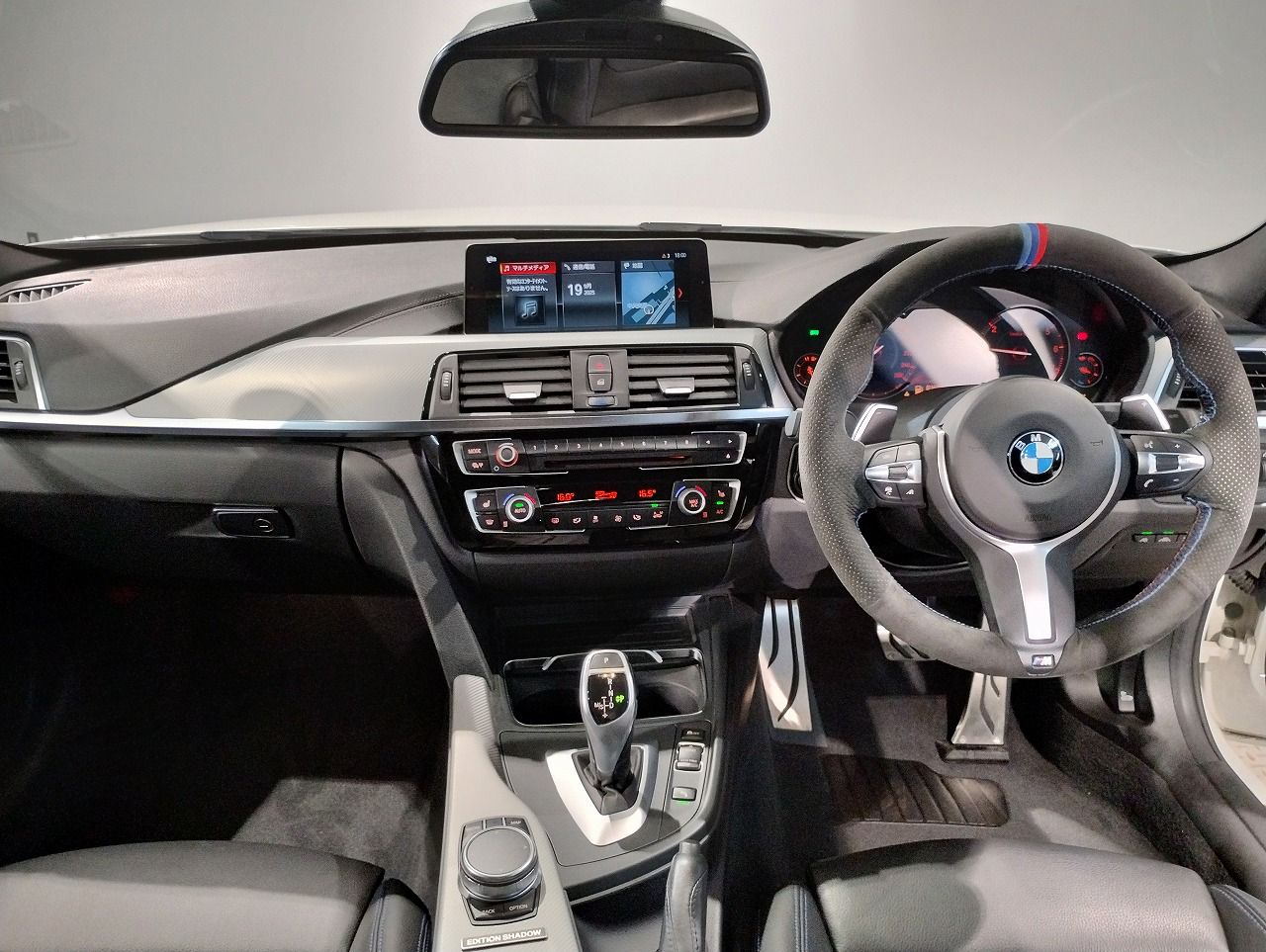 320I SEDAN RHD