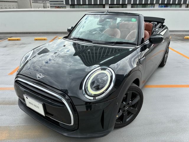 MINI COOPER CONVERTIBLE.