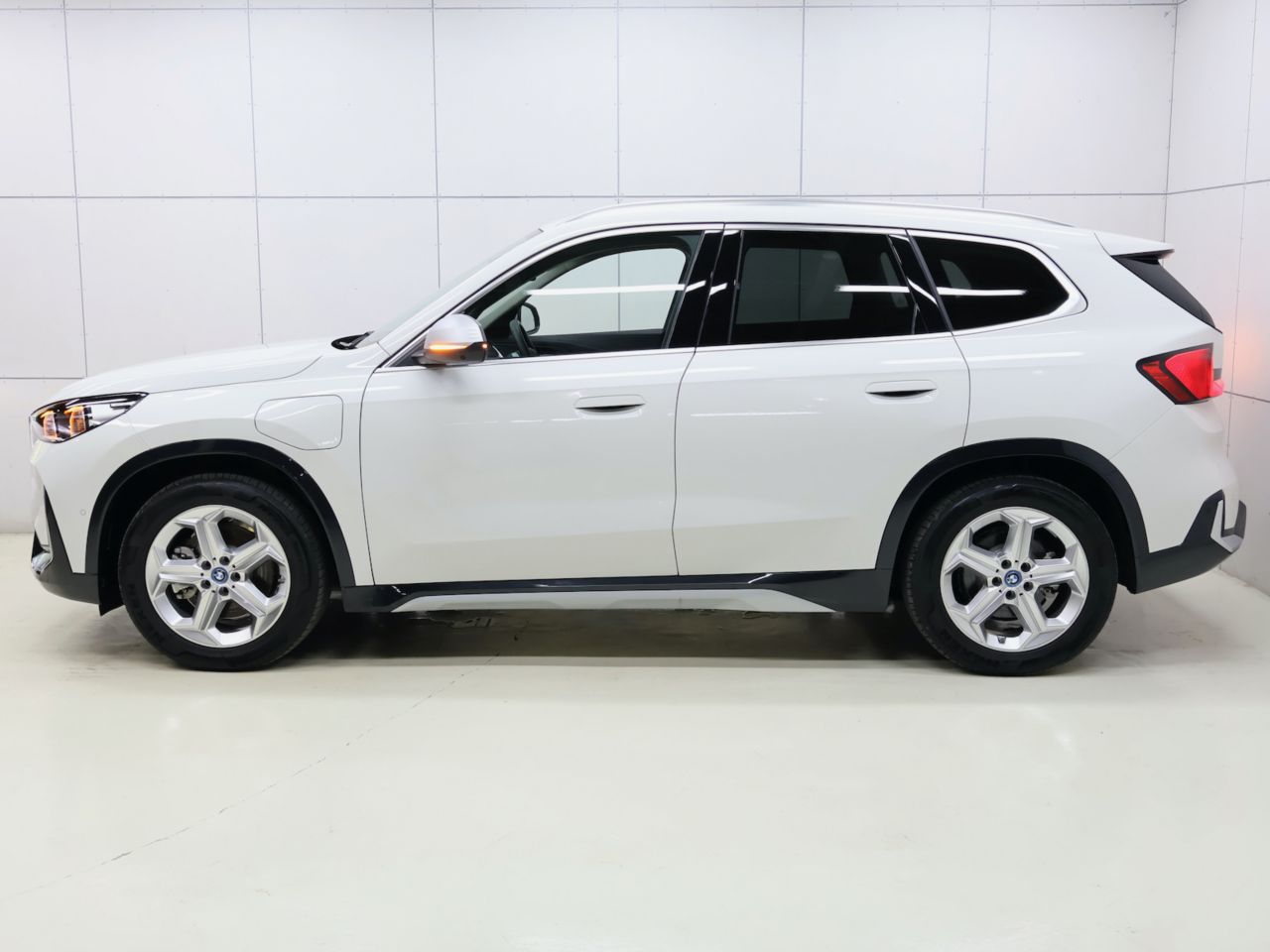 U11 iX1 xDrive30