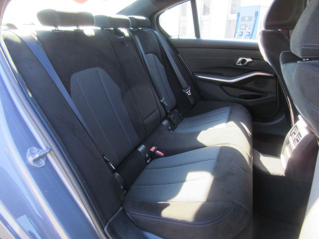 320d xDrive Berline RHD