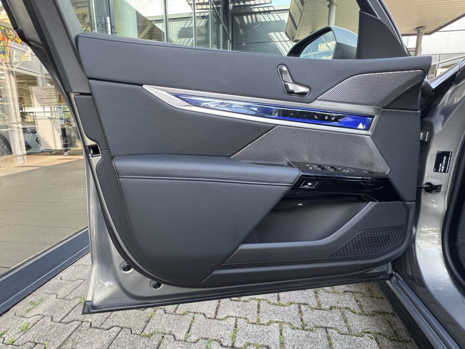 BMW 740