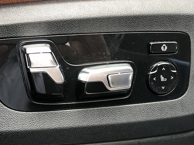 X7 xDrive40d RHD US