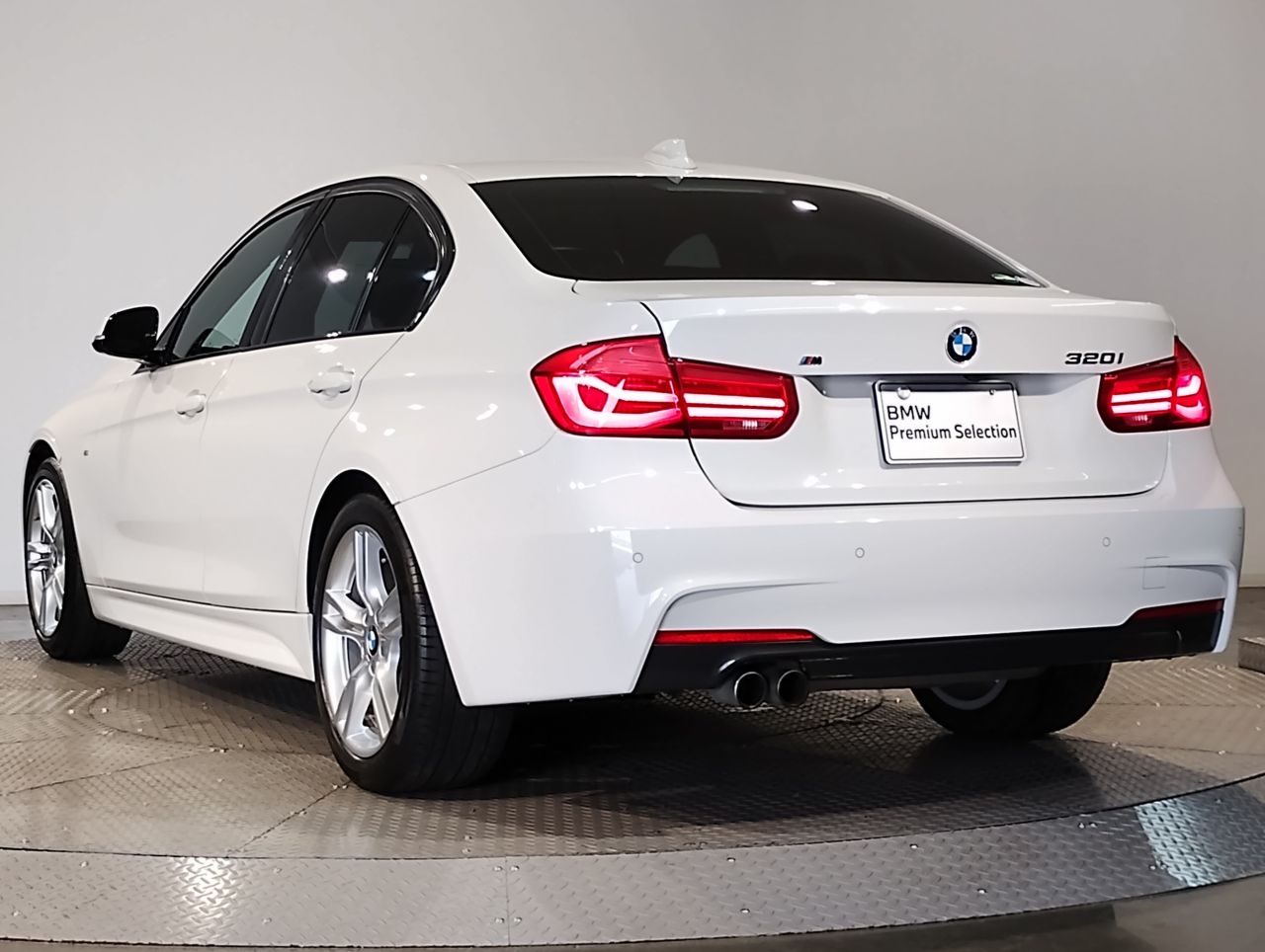 320I SEDAN RHD