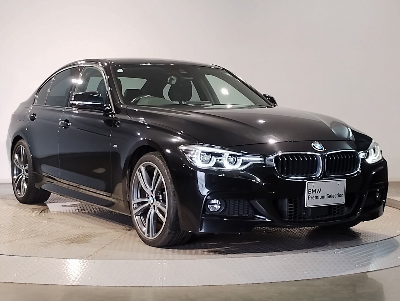 320I SEDAN RHD