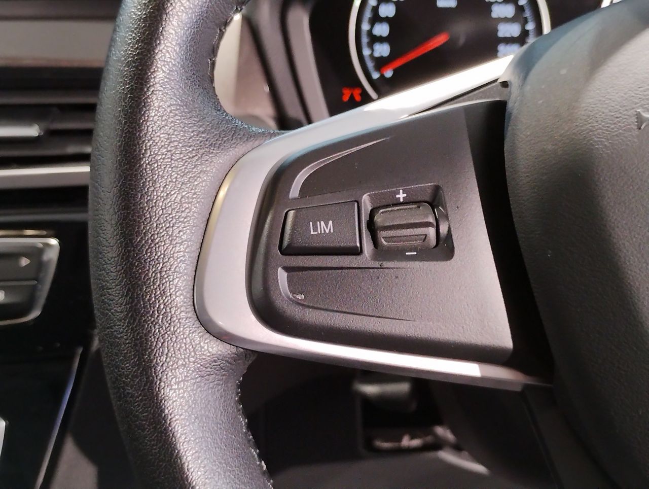 X1 sDrive18i RHD