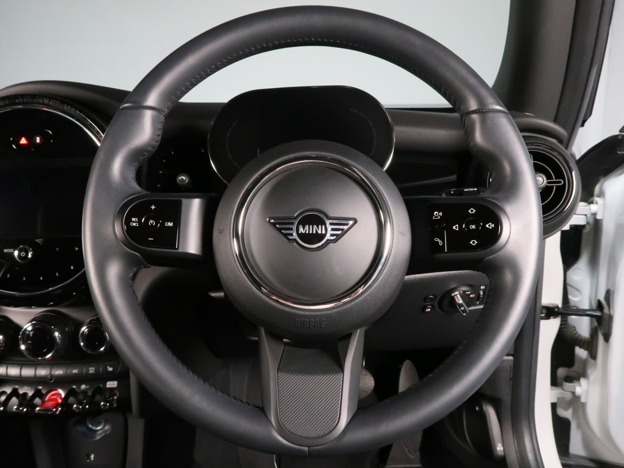 MINI Cooper F56 RHD
