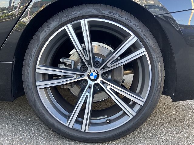 320d xDrive Berline RHD