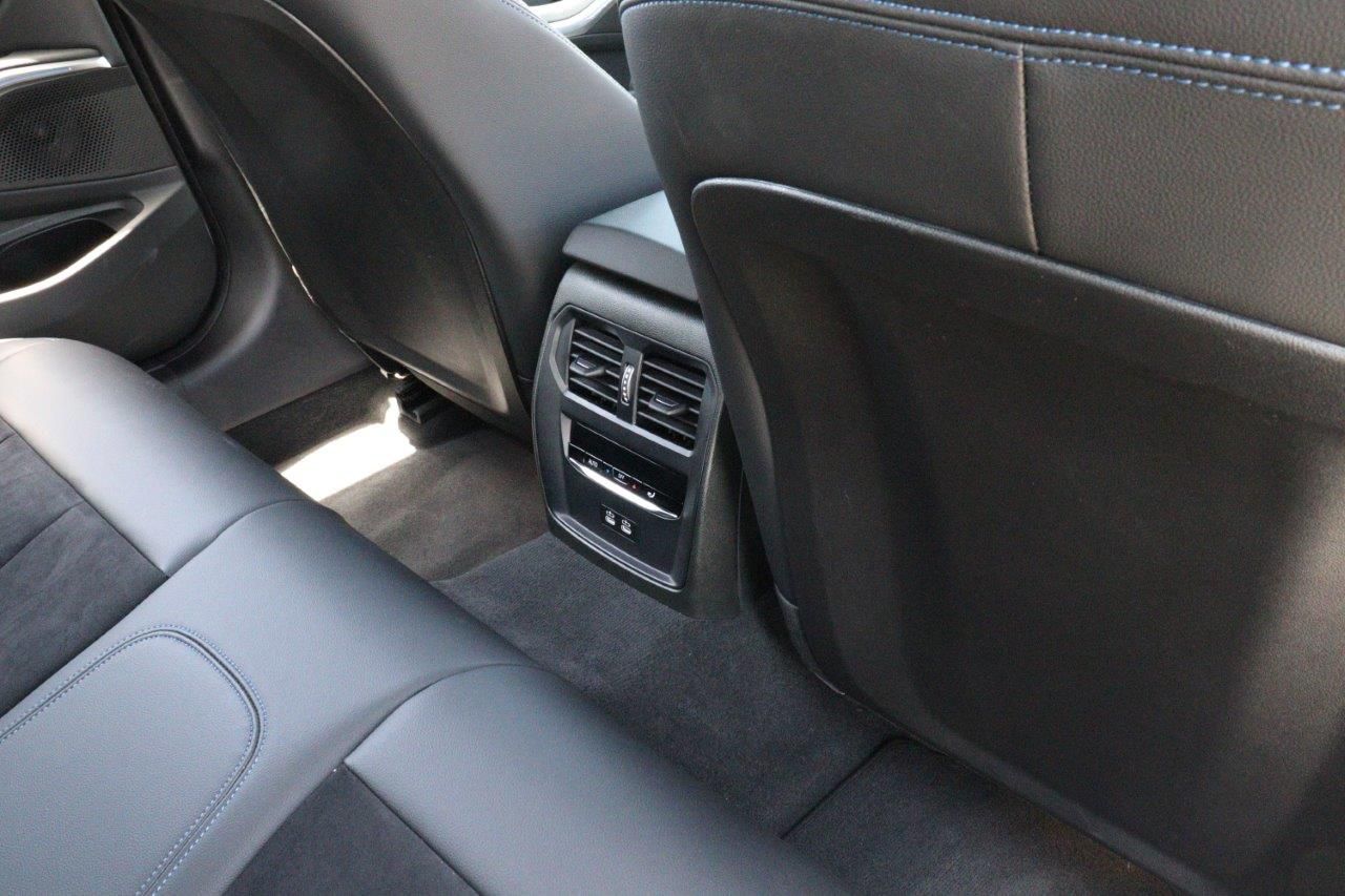 320d xDrive Berline RHD