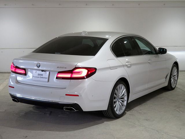 530e Sedan RHD