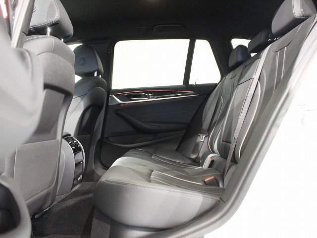 520d xDrive Touring RHD