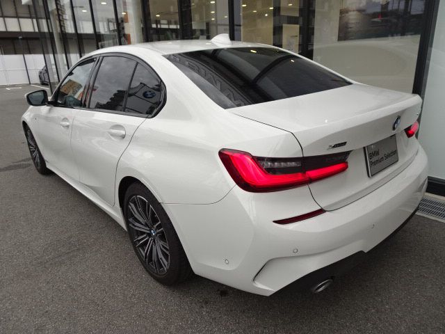 G20 320d xDrive RHD Saloon