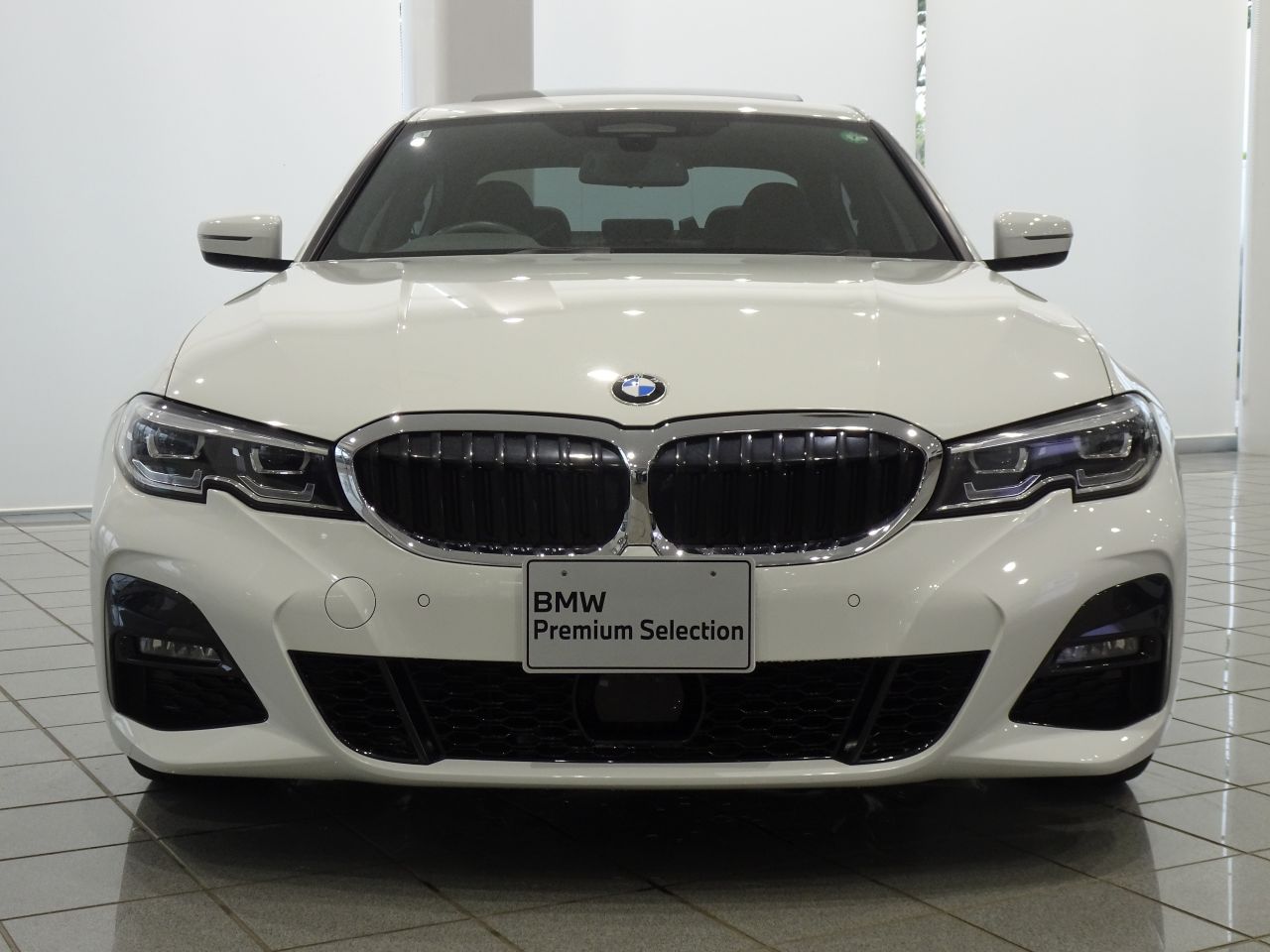 320i Sedan RHD