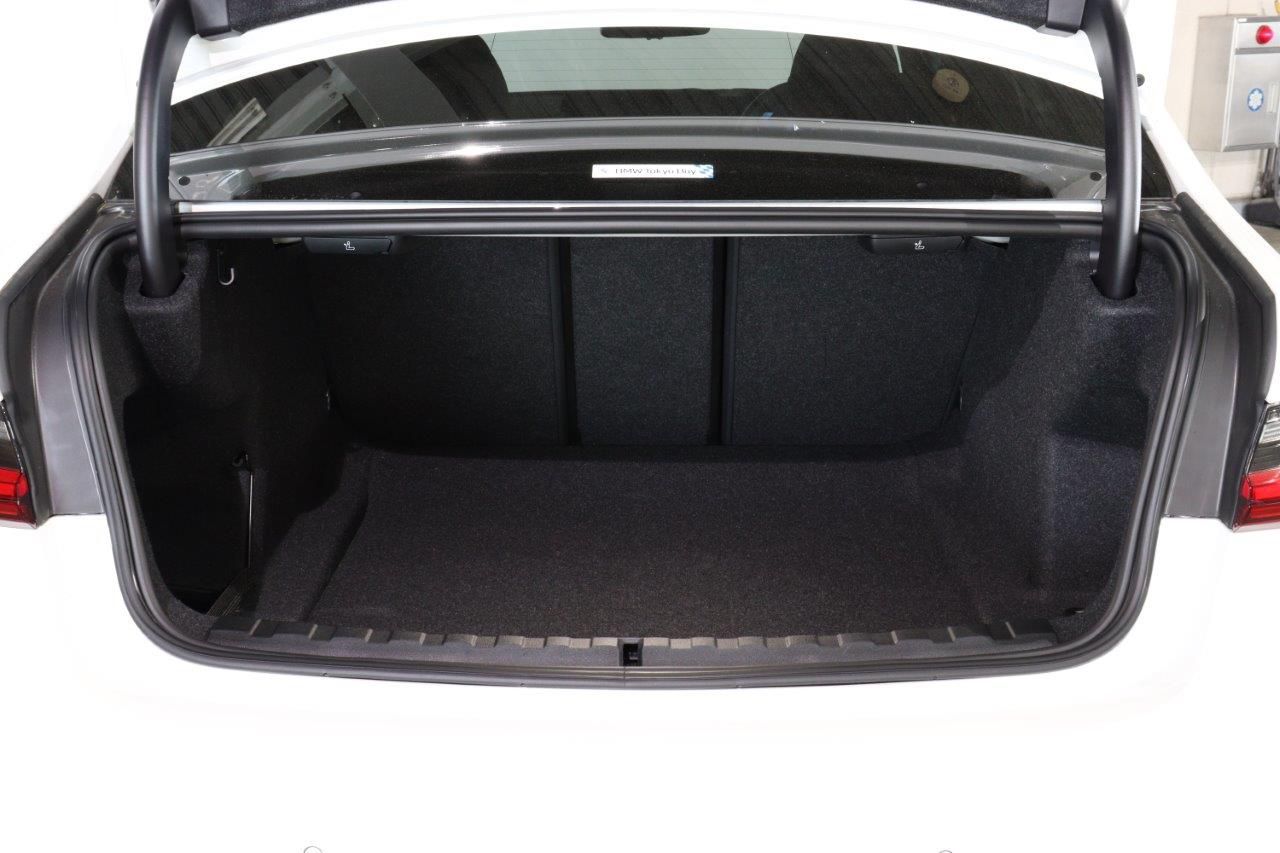 320d xDrive Berline RHD