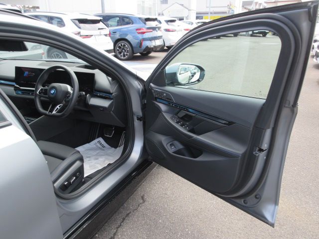 BMW i5 eDrive40 M Sport RHD