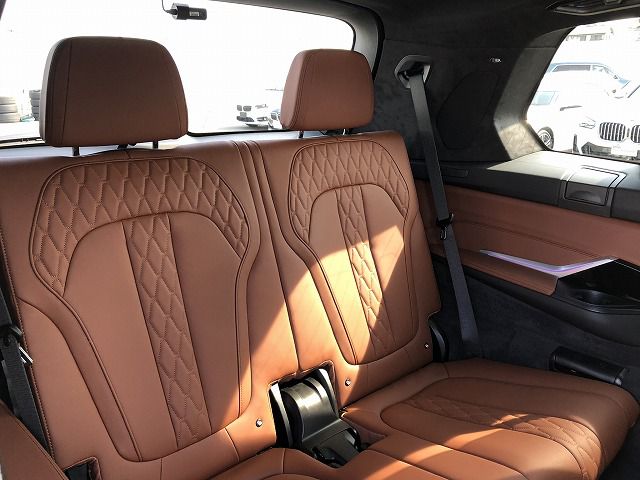 X7 xDrive40d RHD US