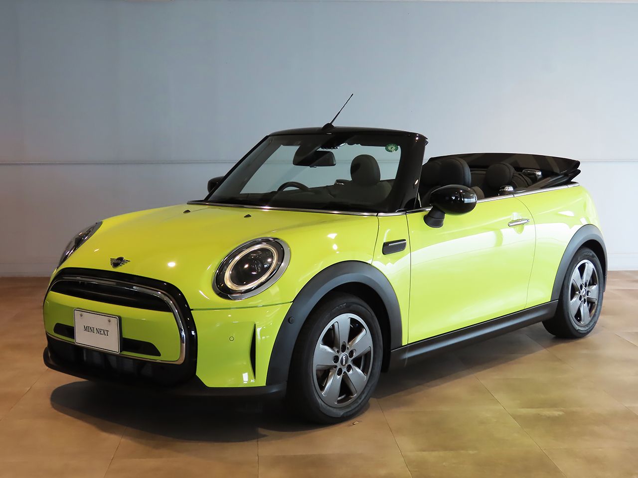 THE NEW MINI COOPER CONVERTIBLE.