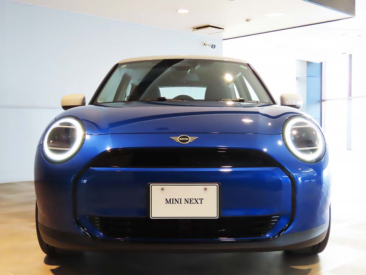 J01 MINI Cooper E