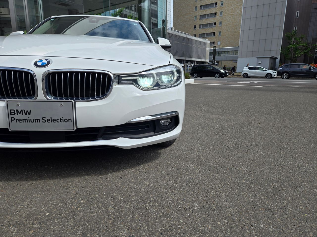 320I XDRIVE SEDAN RHD