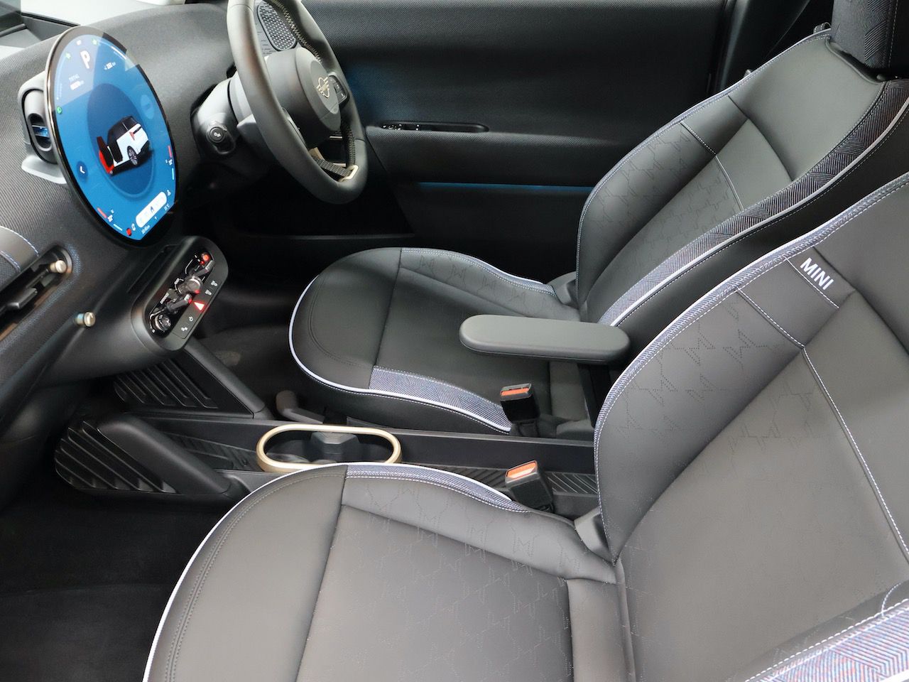 J01 MINI Cooper SE