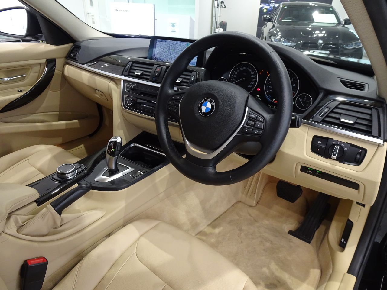 320I XDRIVE TOURING RHD