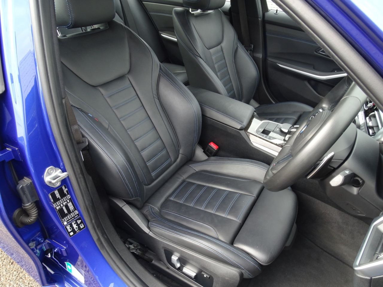 G20 320d xDrive RHD Saloon