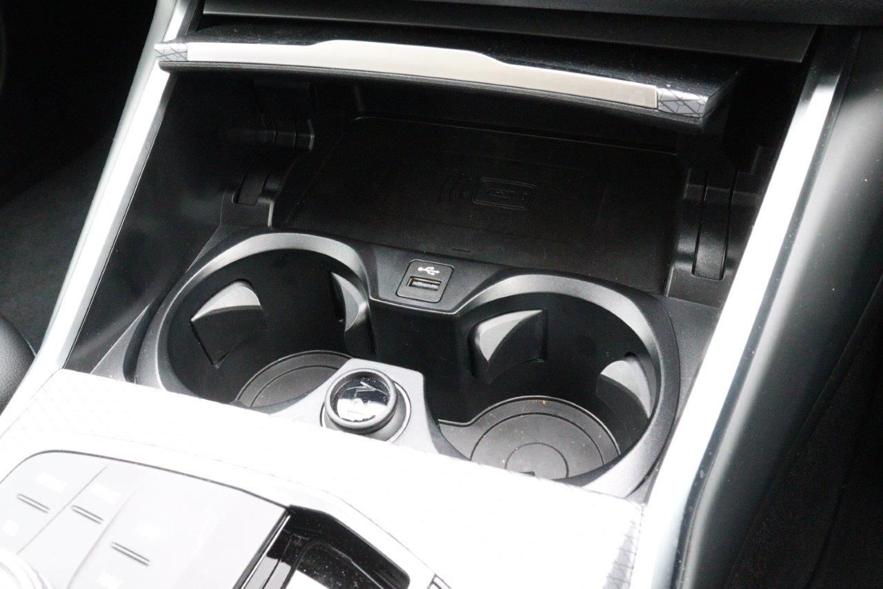 320d xDrive Berline RHD